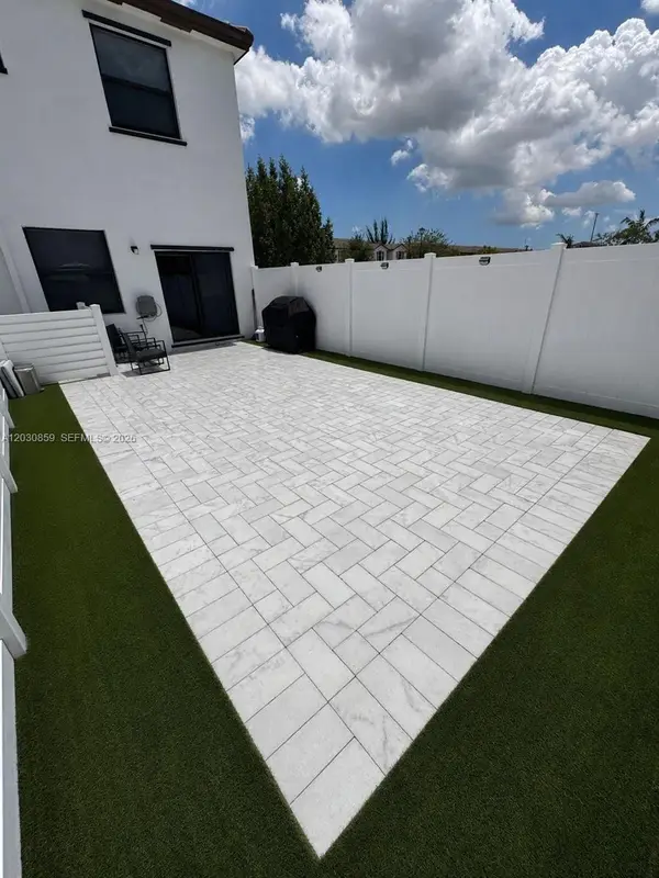 10908 W 32nd Ln, Hialeah, FL 33018