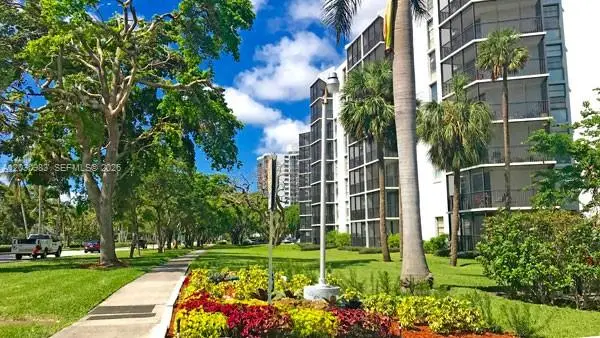 3475 N Country Club Dr #608, Aventura, FL 33180