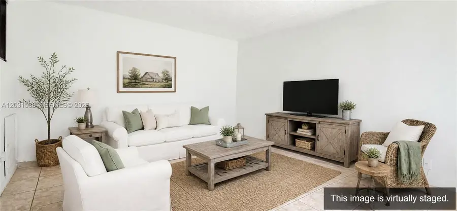 608 Commodore Dr, Plantation, FL 33325 - #2