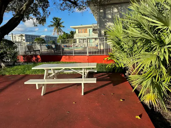 1275 Marseille Dr #40, Miami Beach, FL 33141