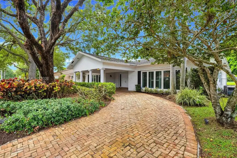 8820 N Lake Dasha Dr, Plantation, FL 33324 - #2