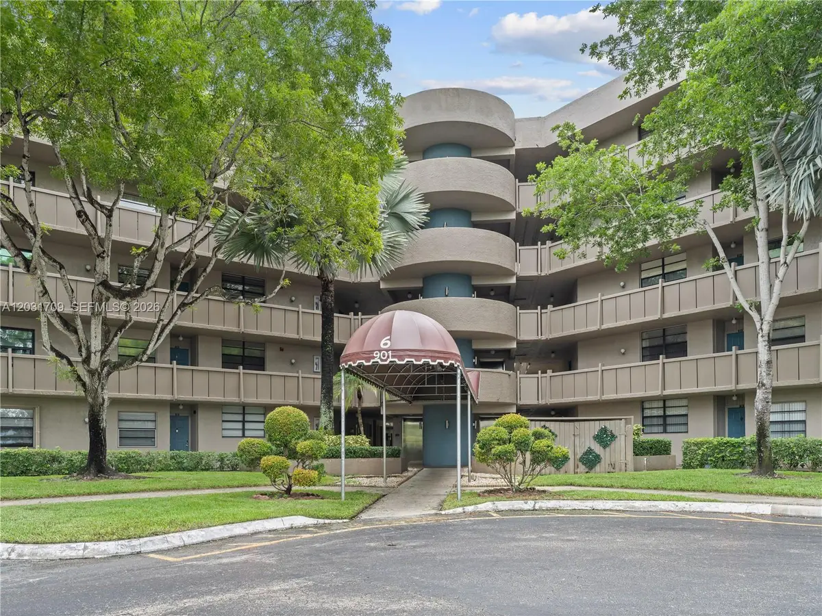901 Colony Point Cir #112, Pembroke Pines, FL 33026 - #1
