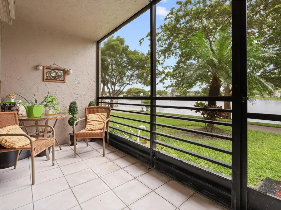 901 Colony Point Cir #112, Pembroke Pines, FL 33026 - #2
