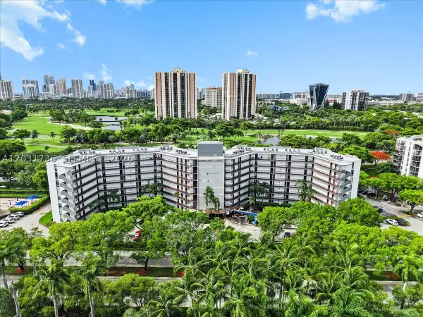 3101 N Country Club Dr #209, Aventura, FL 33180