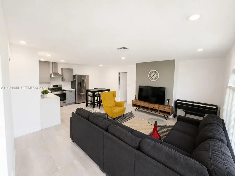 800 NE 2nd Ct, Hallandale Beach, FL 33009 - #2