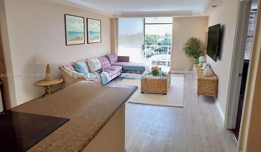 2020 NE 135th St #506, North Miami, FL 33181 - #3