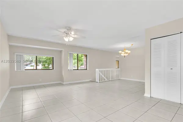 96 Wimbledon Lake Dr, Plantation, FL 33324