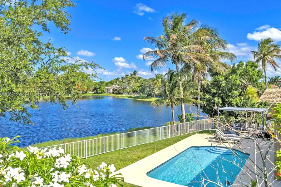 480 Cambridge Dr, Weston, FL 33326 - #2