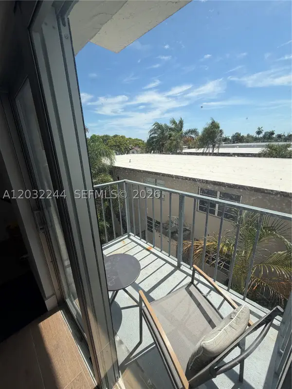 1960 Marseille Dr #304, Miami Beach, FL 33141