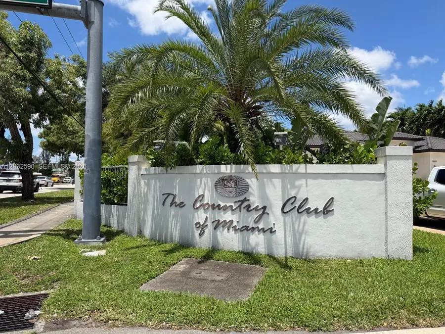 18801 Oakland Hills Dr, Hialeah, FL 33015 - #2