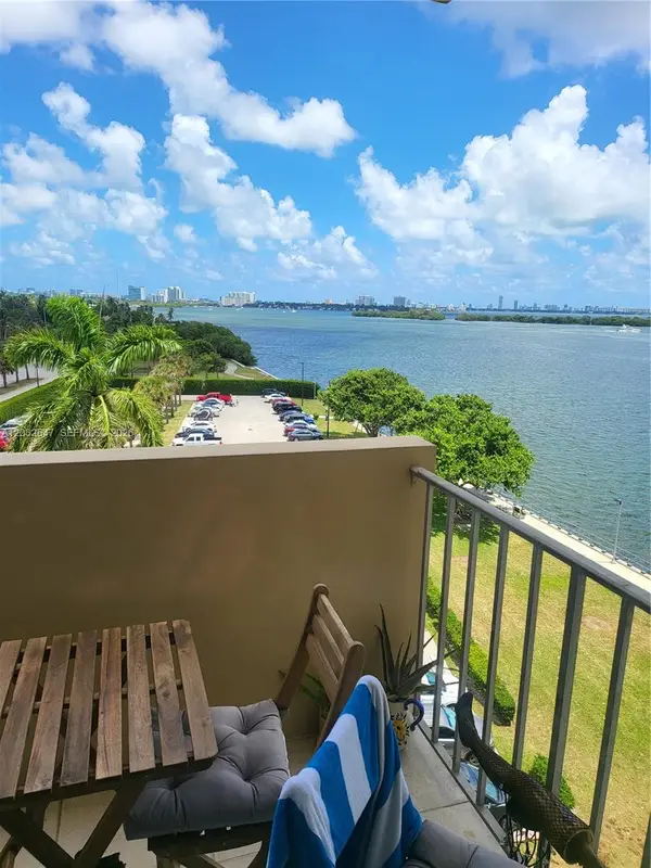 880 NE 69th St #6R, Miami, FL 33138