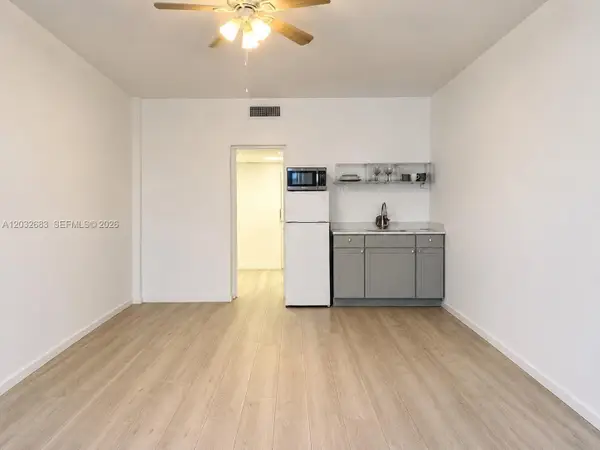 26 Diplomat Pkwy #2263, Hallandale Beach, FL 33009
