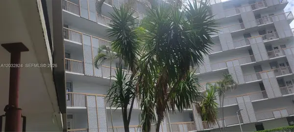 3401 N Country Club Dr #110, Aventura, FL 33180