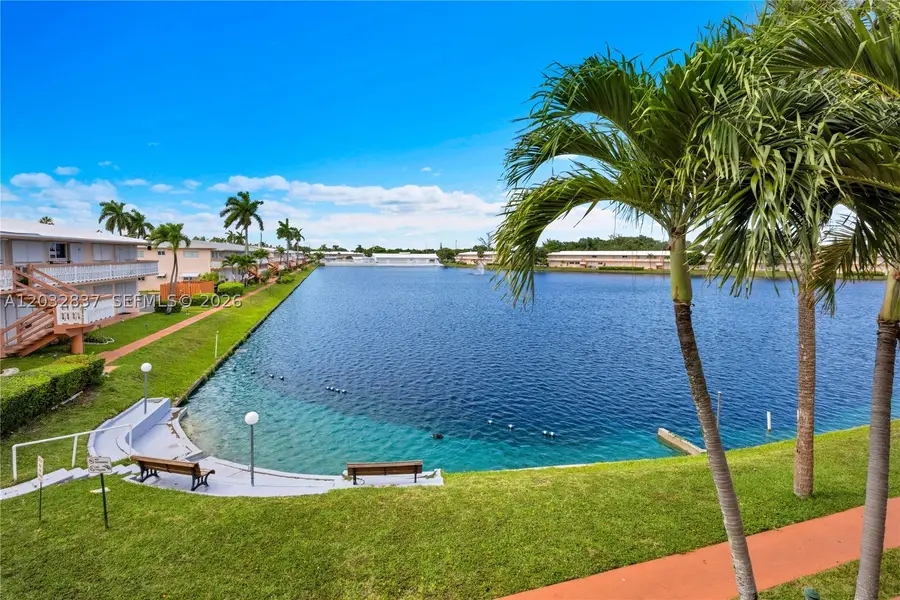 1050 SW 11th St #20L, Hallandale Beach, FL 33009 - #2