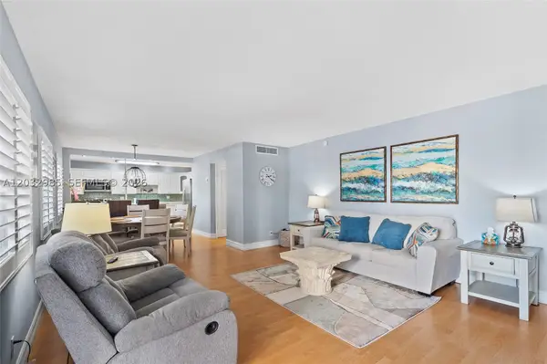 2424 NE 9th St #207, Fort Lauderdale, FL 33304