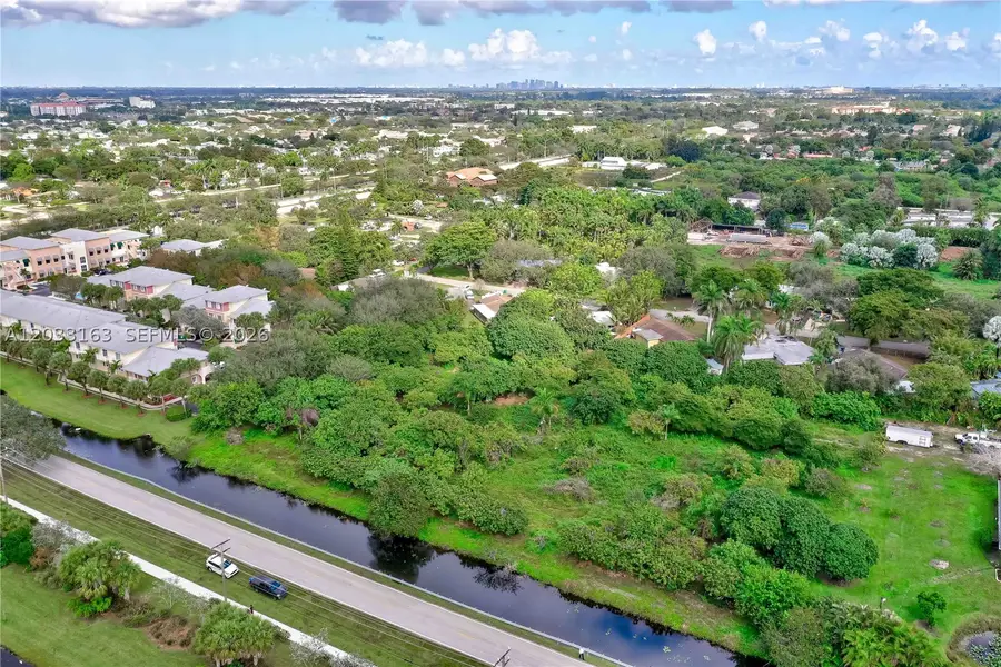 76 SW Ave, Davie, FL 33314 - #3