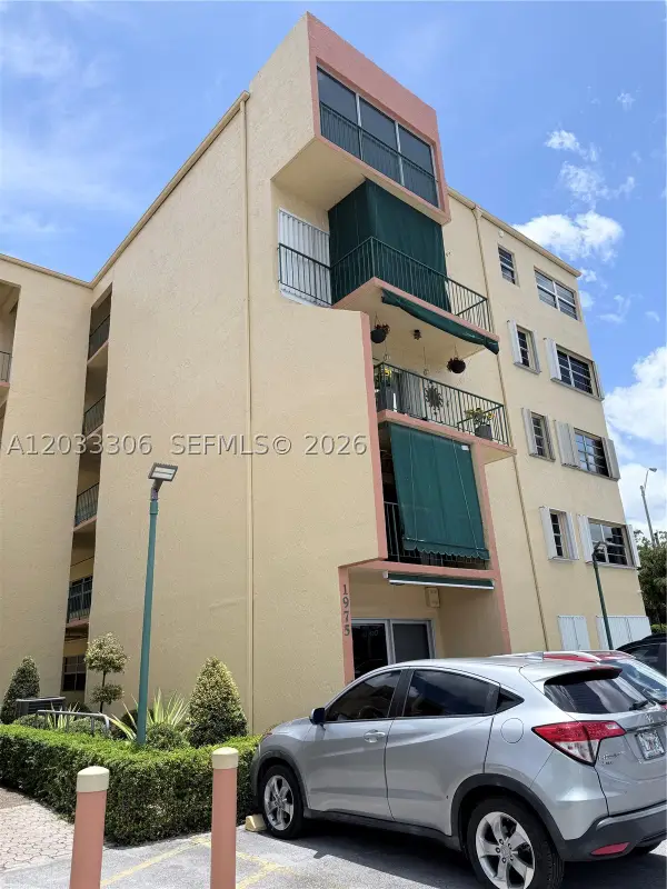 1975 W 44th Pl #401, Hialeah, FL 33012