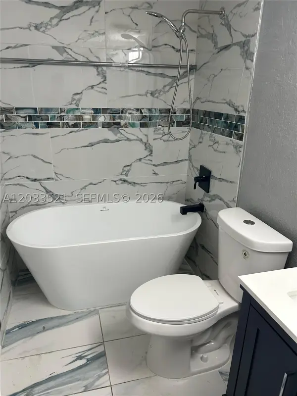 201 Lake Pointe Dr #203, Oakland Park, FL 33309
