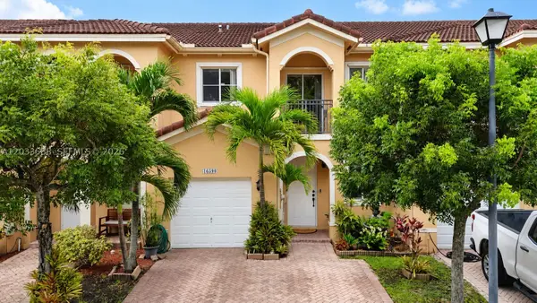16590 SW 70th St, Miami, FL 33193