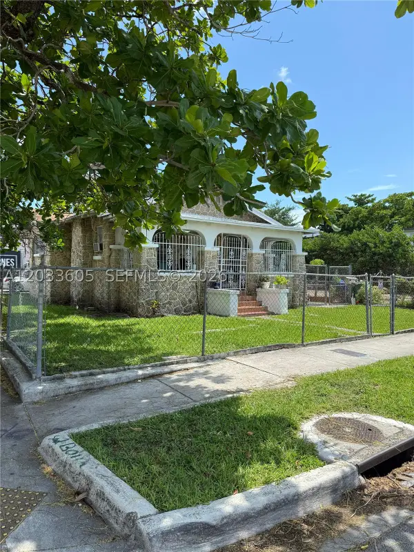 1269 NW 4th St, Miami, FL 33125