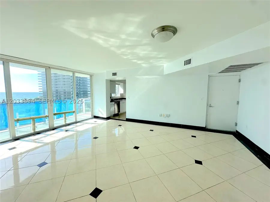 5900 Collins Ave #906, Miami Beach, FL 33140 - #2