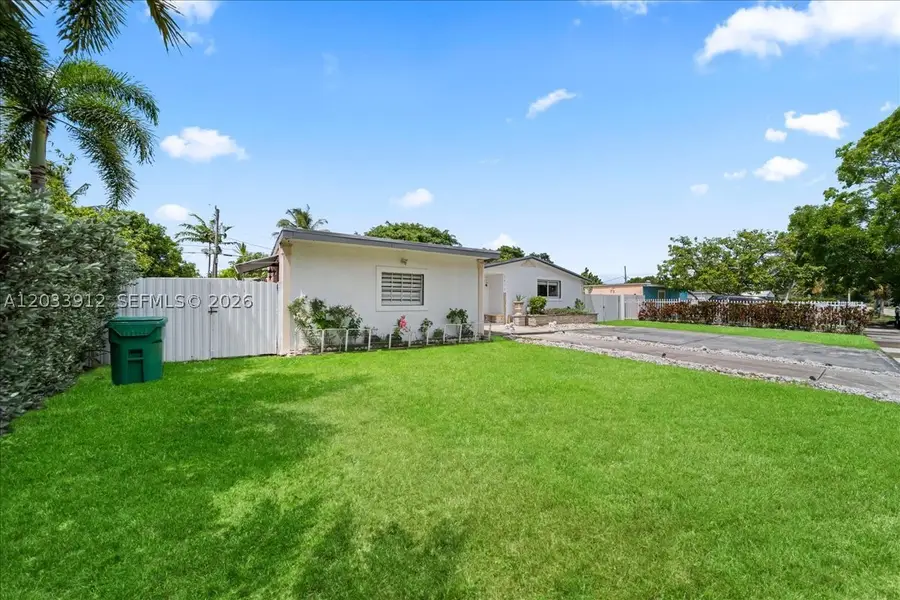 9915 Santos Dr, Cutler Bay, FL 33189 - #2