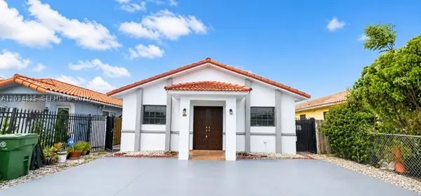 2485 W 70th Pl, Hialeah, FL 33016