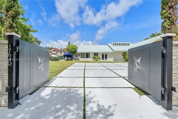 17640 Old Cutler Rd, Palmetto Bay, FL 33157