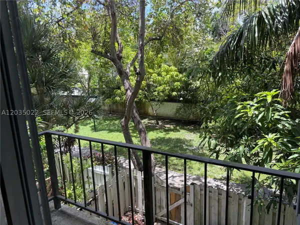 1655 NE 115th St #29B, Miami, FL 33181