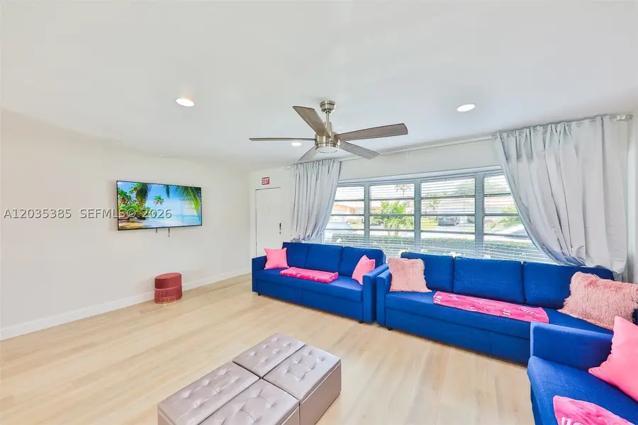 614 S Crescent Dr, Hollywood, FL 33021 - #2