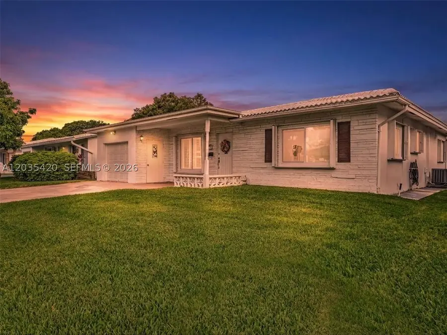 8511 NW 59th Ct, Tamarac, FL 33321 - #2