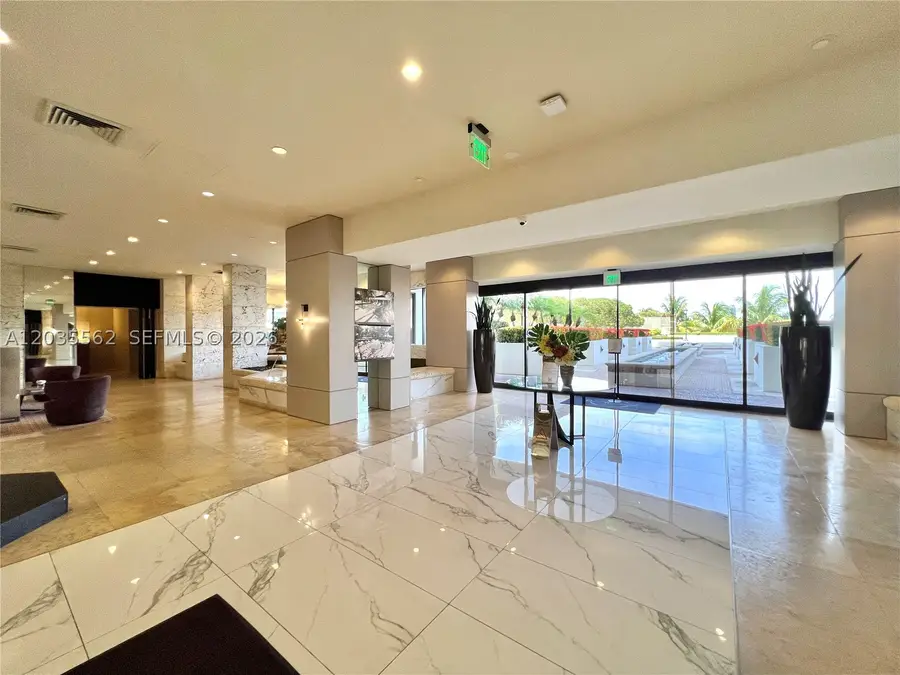 1000 W Island Blvd #3010, Aventura, FL 33160 - #2