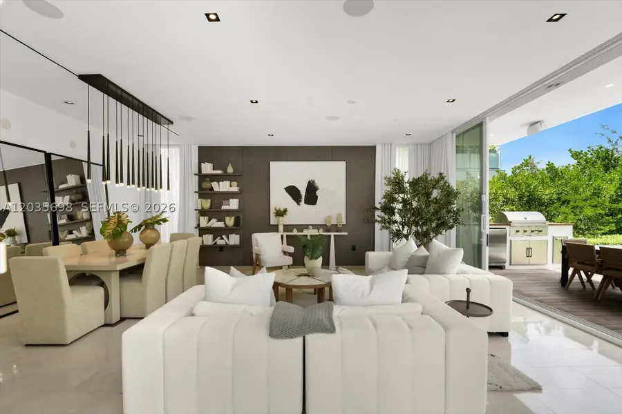 810 W 47 Ct, Miami Beach, FL 33140 - #3