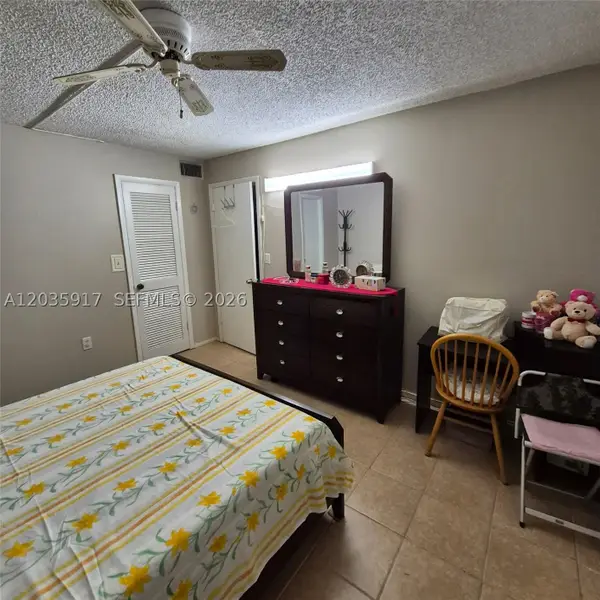 8460 Sunrise Lakes Blvd #210, Sunrise, FL 33322