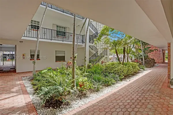2500 NE 9th St #111, Fort Lauderdale, FL 33304