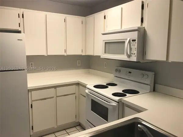 9810 Hammocks Blvd #202, Miami, FL 33196