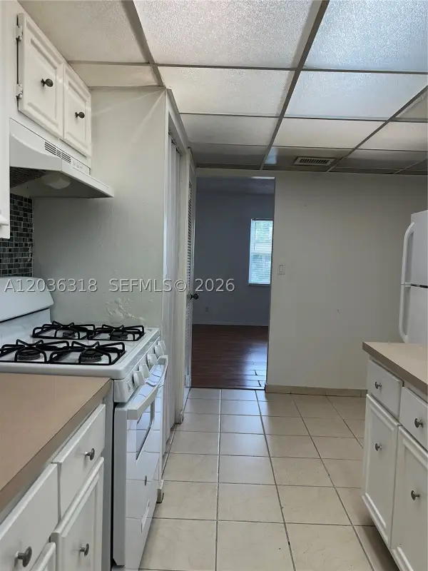 18101 NW 68th Ave #B201, Hialeah, FL 33015