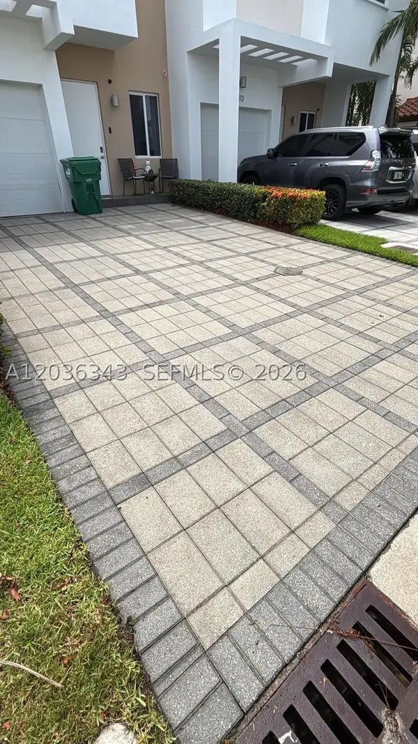 7117 NW 103rd Path, Doral, FL 33178