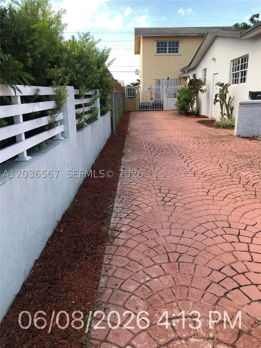 447 E 32nd St, Hialeah, FL 33013 - #2