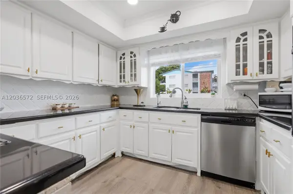 1040 Crystal Lake Dr #3, Deerfield Beach, FL 33064