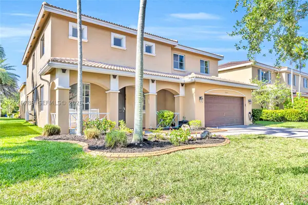 945 NW 206th St, Miami Gardens, FL 33169