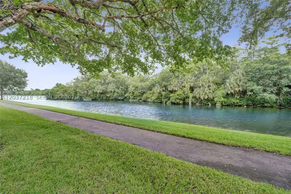 2908 S Carambola Cir S #106, Coconut Creek, FL 33066