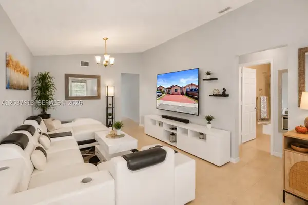 2886 W 74th Pl, Hialeah, FL 33018
