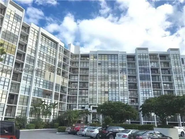 800 Parkview Dr #1018, Hallandale Beach, FL 33009 - #2
