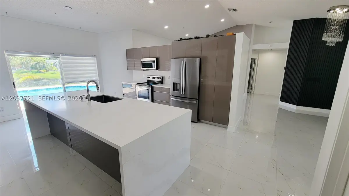 1421 SW 104th Ave, Pembroke Pines, FL 33025 - #1