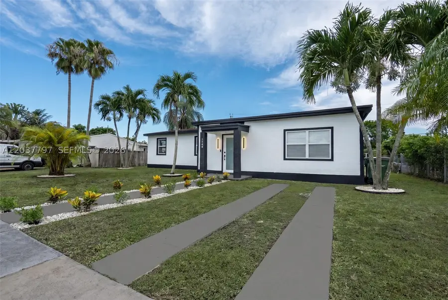 1550 NE 9th Ct, Homestead, FL 33033 - #2
