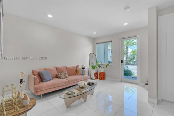10365 NW 66th St, Doral, FL 33178