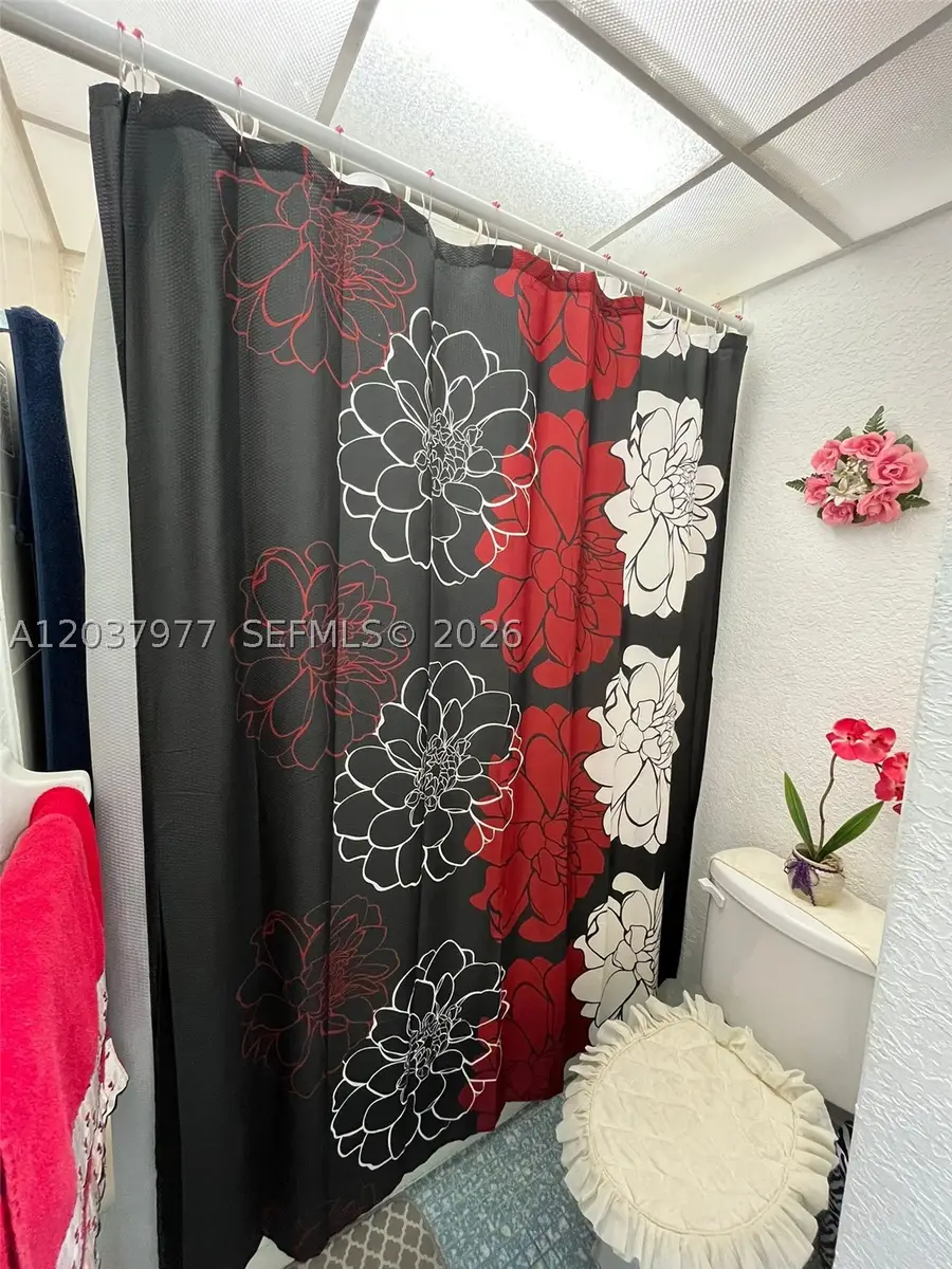 525 W 69th St #207, Hialeah, FL 33014 - #2