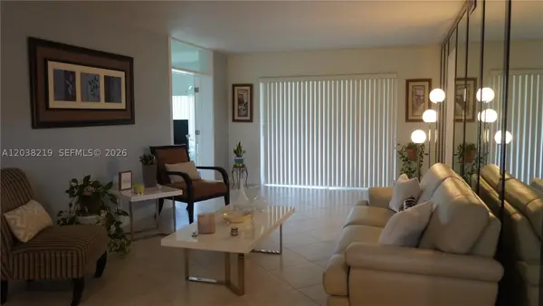 800 S Hollybrook Dr #305, Pembroke Pines, FL 33025