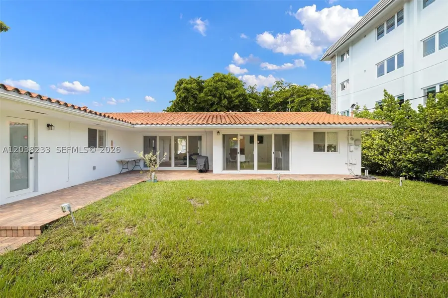 811 Capri St, Coral Gables, FL 33134 - #3